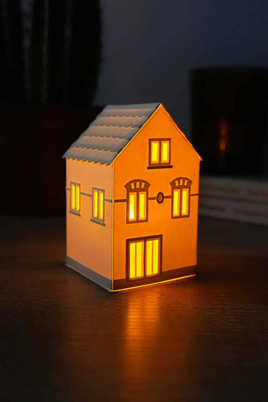 Talia - Photophore d'une maison en papier