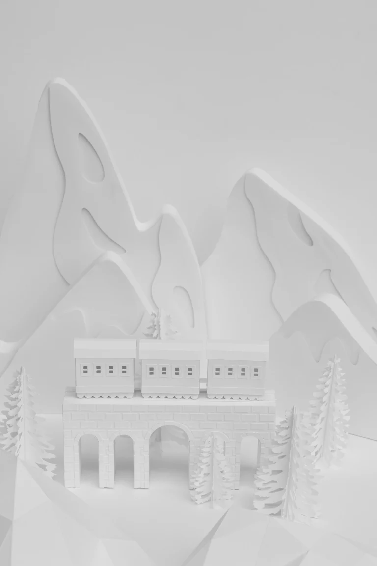 Zemestan - Set design montagne train en papier